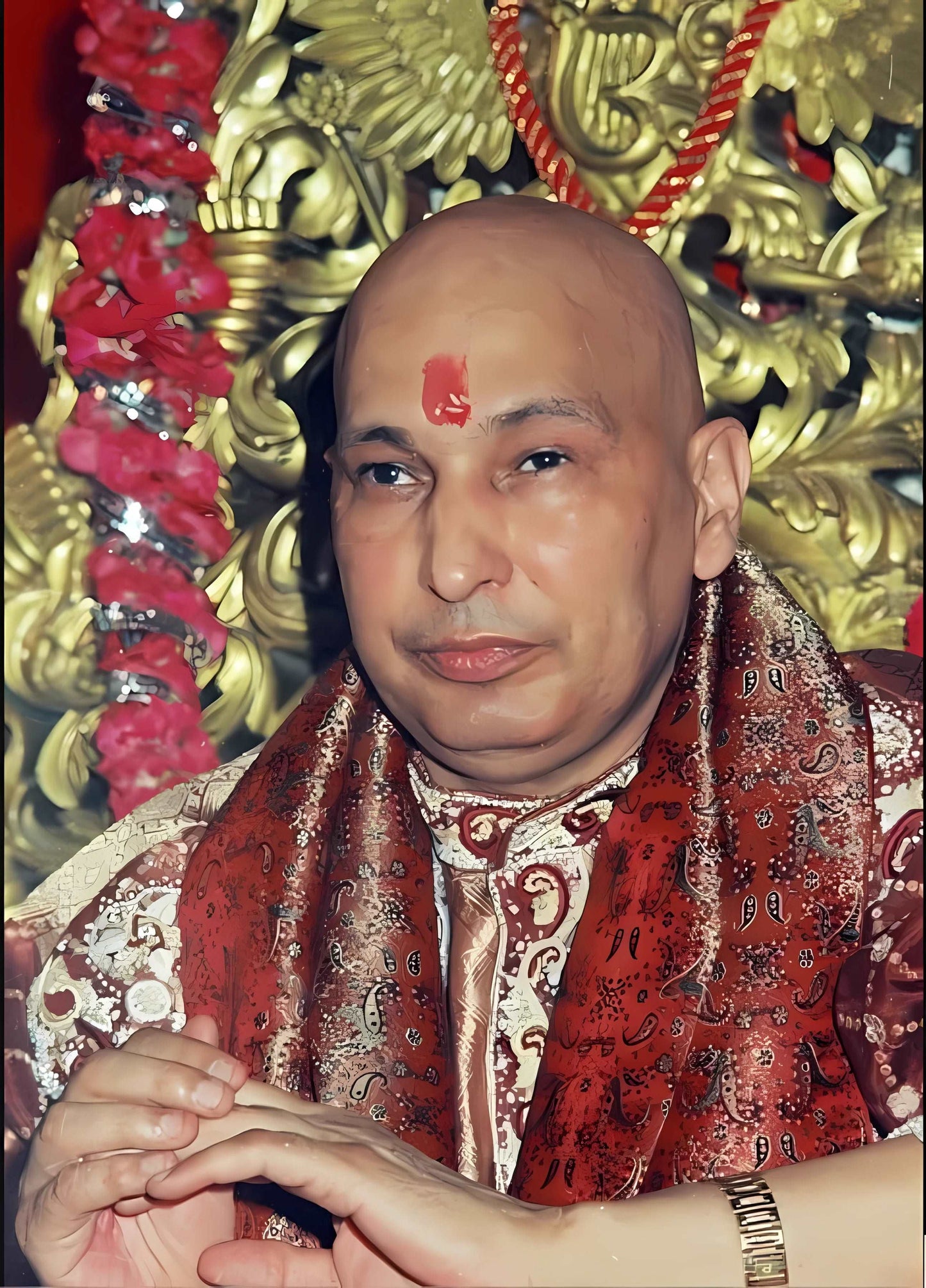 Guruji HD Swaroop Red and Gold Chola with Gold Ornaments