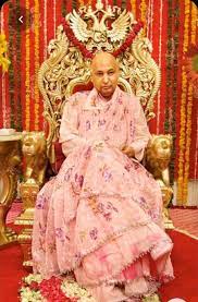 Guruji HD Swaroop Pink Chola on Golden Throne