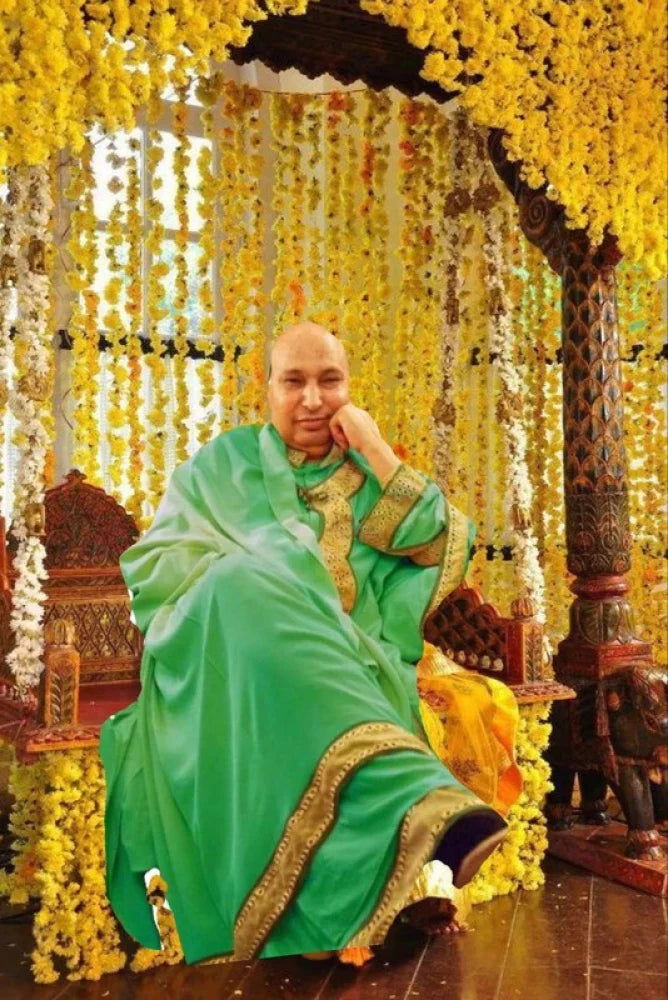 Guruji HD Swaroop Green Chola with Flower Background